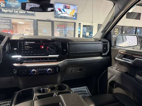 Used 2025 GMC Sierra 1500 SLT image 29