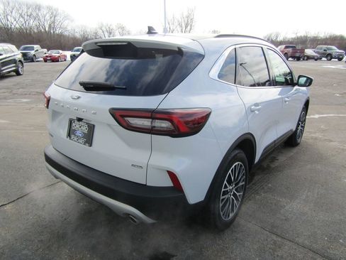 Used 2025 Ford Escape SE FWD image 6