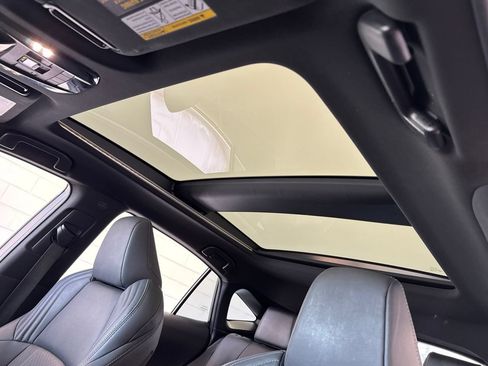 Certified 2021 Toyota Venza Limited AWD/4WD image 17