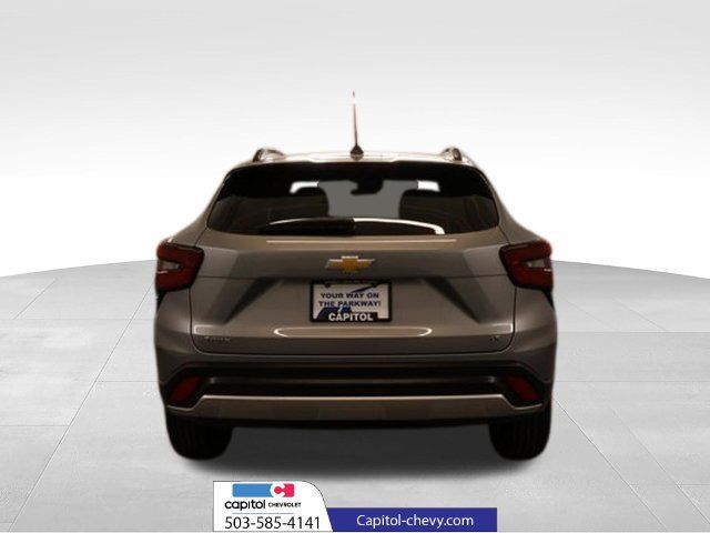 Used 2025 Chevrolet Trax LT FWD image 3