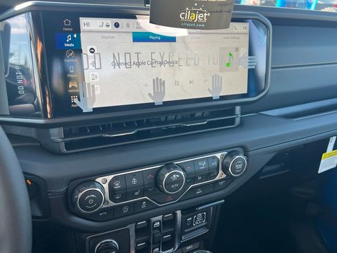 New 2026 Jeep Gladiator Sport image 19