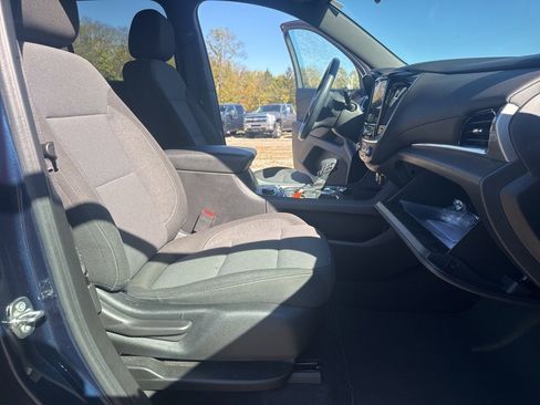 Used 2023 Chevrolet Traverse LT w/ Midnight/Sport Edition image 37