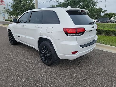 Used 2019 Jeep Grand Cherokee Altitude RWD image 4