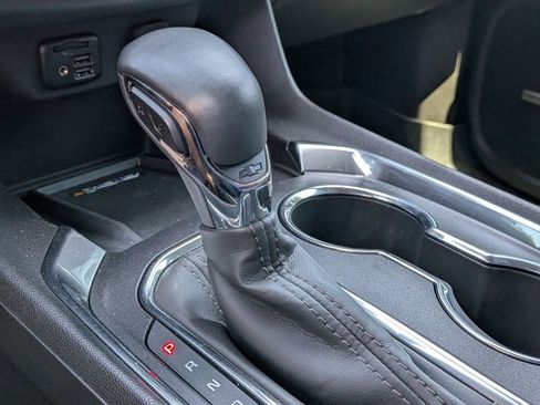 Used 2023 Chevrolet Traverse Premier FWD image 23
