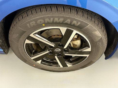 Used 2024 Nissan Sentra SV FWD image 11