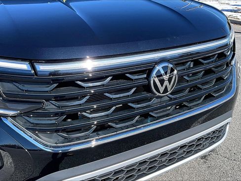 Used 2024 Volkswagen Atlas Cross Sport SE w/ Panoramic Sunroof Package image 34