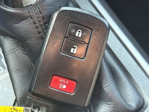 Used 2016 Toyota Tacoma TRD Sport image 32