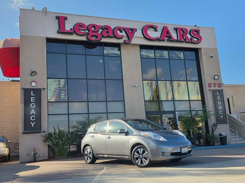 Used 2015 Nissan Leaf SV image 2