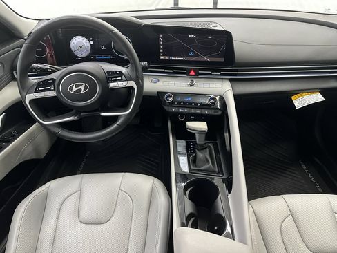 Used 2025 Hyundai Elantra Limited FWD image 22