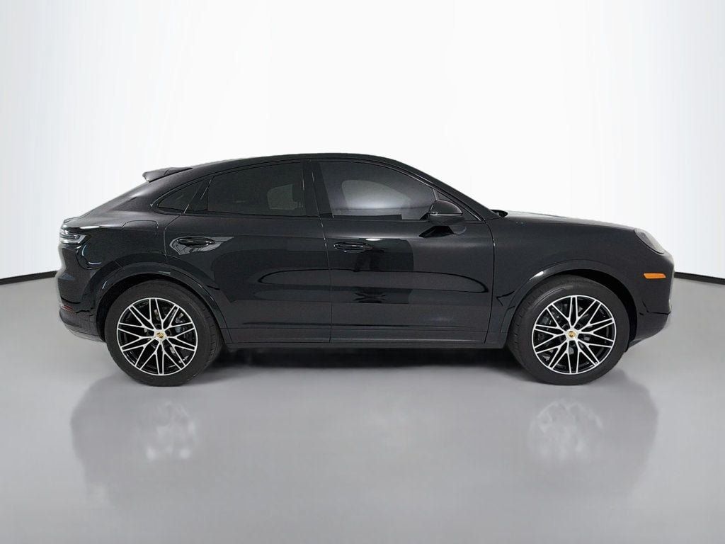 Certified 2024 Porsche Cayenne Coupe AWD/4WD image 8