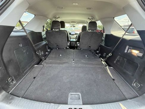 Used 2021 Ford Explorer XLT w/ Equipment Group 202A AWD/4WD image 10