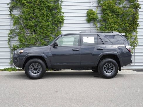 Used 2024 Toyota 4Runner TRD Off-Road Premium AWD/4WD image 8
