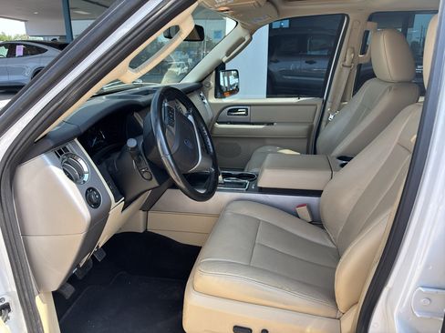 Used 2017 Ford Expedition EL Limited w/ Equipment Group 301A AWD/4WD image 3
