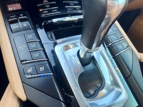 Used 2018 Porsche Cayenne Platinum Edition image 16