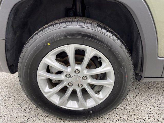Used 2021 Jeep Cherokee Latitude FWD image 13