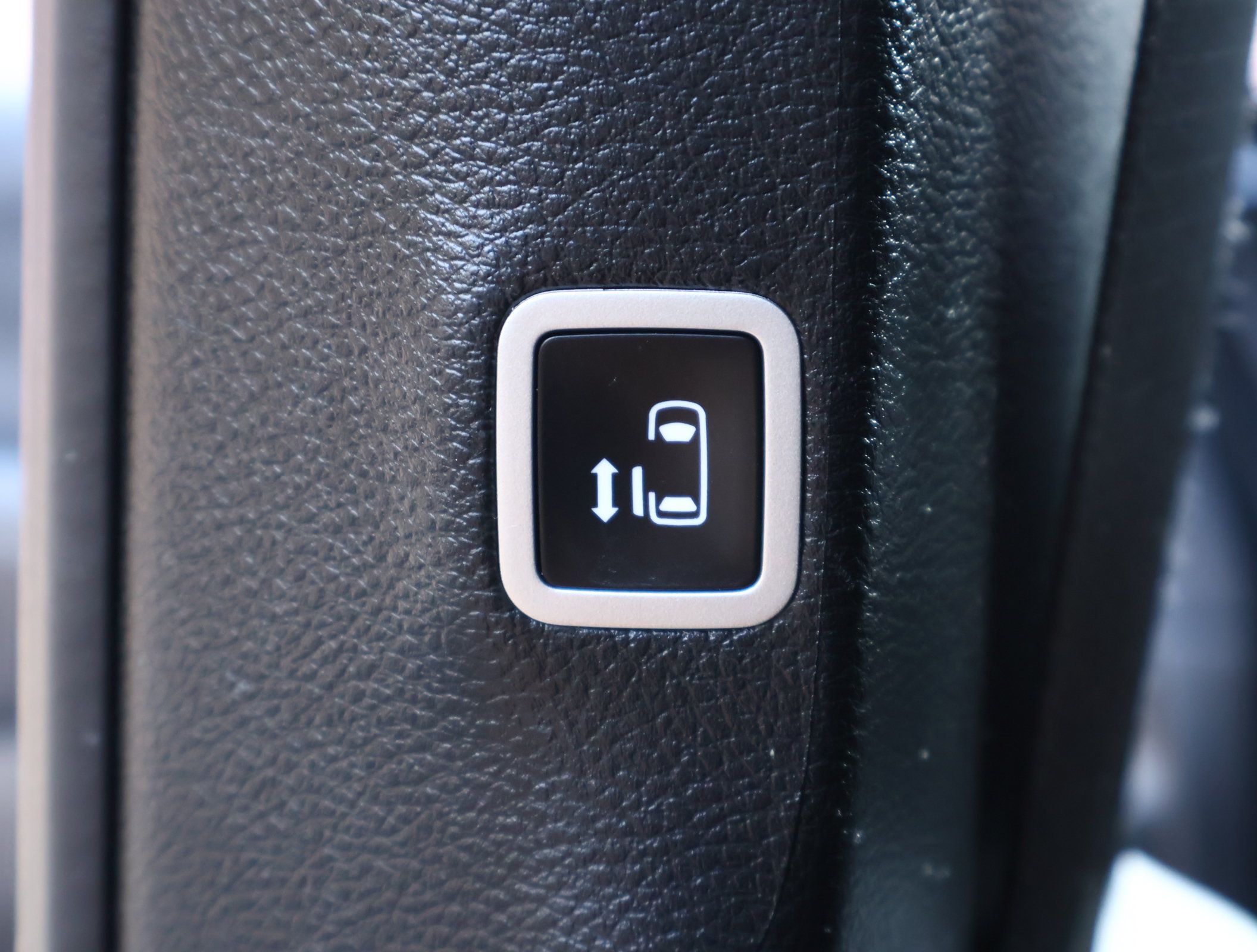 Used 2025 Chrysler Pacifica Select FWD image 25