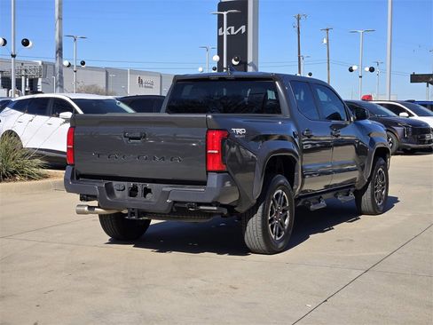 Used 2025 Toyota Tacoma TRD Sport image 4