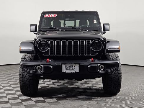 Used 2025 Jeep Gladiator Rubicon w/ Convenience Group AWD/4WD image 2