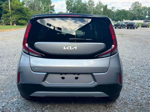 Used 2025 Kia Soul LX w/ LX Technology Package FWD image 6