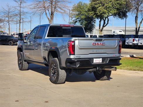 Used 2025 GMC Sierra 2500 AT4X image 5