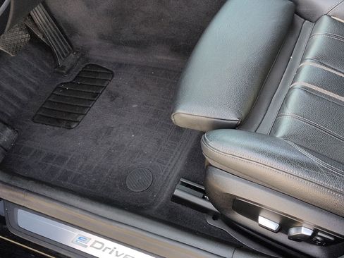 Used 2019 BMW 530e w/ Convenience Package image 17