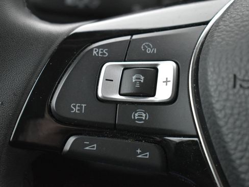 Used 2020 Volkswagen Tiguan SEL image 22