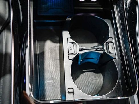 Used 2025 Mercedes-Benz C 300 Sedan image 22