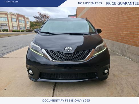 Used 2017 Toyota Sienna SE Premium image 3