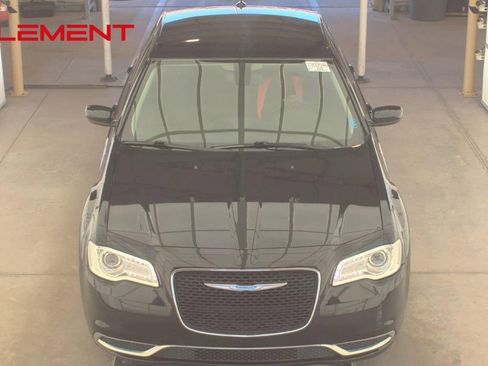 Used 2021 Chrysler 300 Touring image 2
