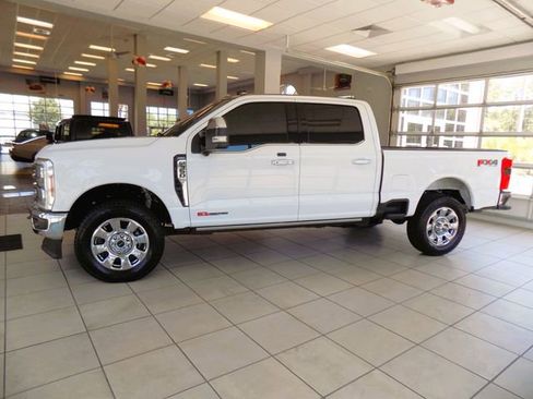 Used 2025 Ford F350 Lariat w/ Lariat Ultimate Package AWD/4WD image 4