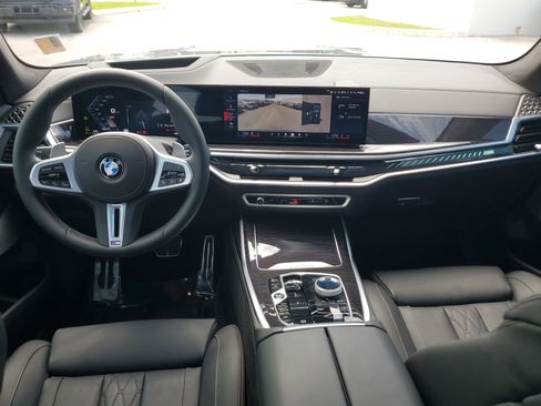 Used 2025 BMW X7 M60i w/ Executive Package image 19