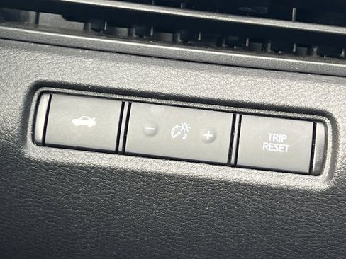 Used 2024 Nissan Altima 2.5 SV FWD image 25
