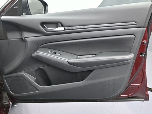 Used 2024 Nissan Altima 2.5 SV image 8