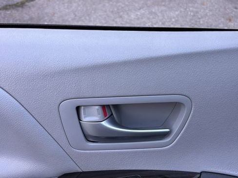 Used 2018 Toyota Sienna XLE Premium w/ Carpet Mat Package FWD image 11