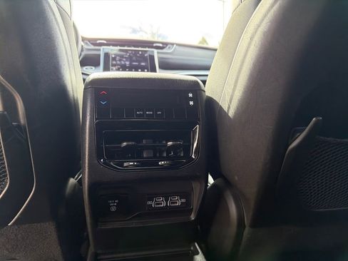 Used 2023 Jeep Grand Cherokee L Altitude image 24