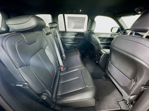 New 2025 Jeep Grand Cherokee Limited image 33