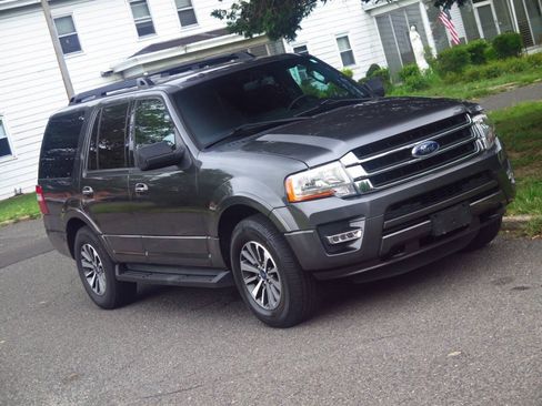 Used 2016 Ford Expedition XLT w/ Equipment Group 202A AWD/4WD image 32