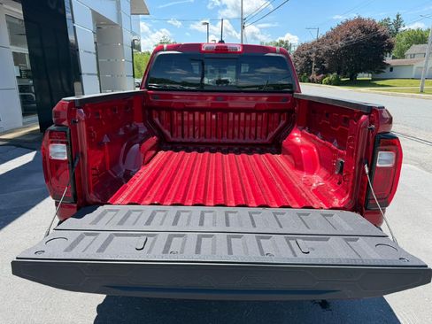 New 2026 GMC Canyon AT4 w/ AT4 Premium Package AWD/4WD image 8