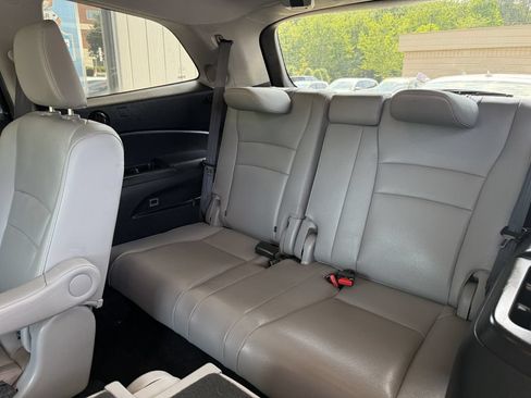 Used 2019 Honda Pilot Touring image 12