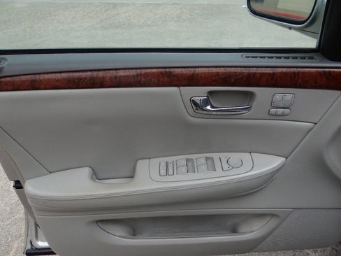 Used 2007 Cadillac DTS Luxury I w/ Sun And Sound Package image 15