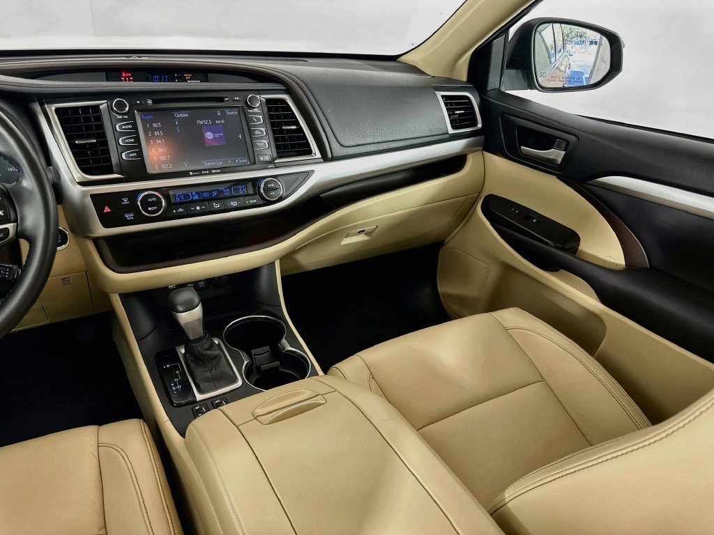Used 2017 Toyota Highlander XLE FWD image 23