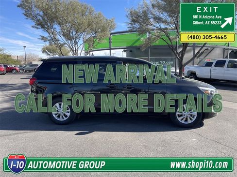 Used 2018 Kia Sedona LX w/ LX Essentials Premium Package image 2
