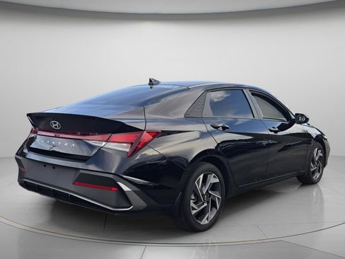 Certified 2025 Hyundai Elantra Sport w/ Cargo Package FWD image 8