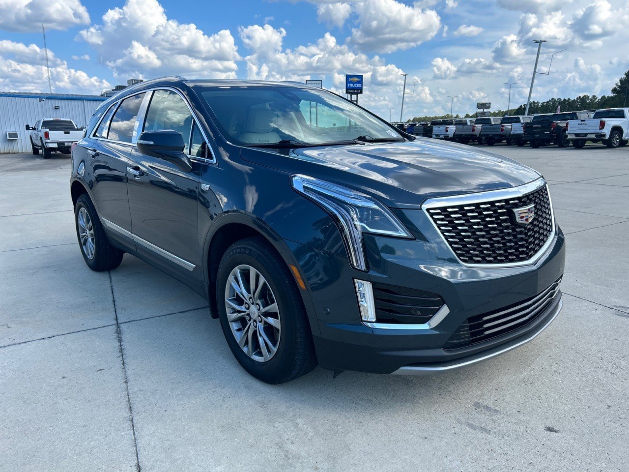 Used 2021 Cadillac XT5 Premium Luxury FWD image 2