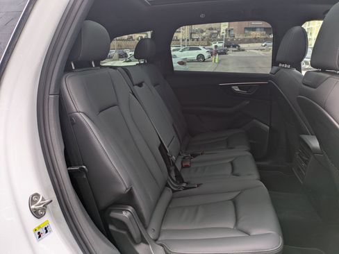 Certified 2025 Audi Q7 2.0T Premium w/ Convenience Plus Package image 28