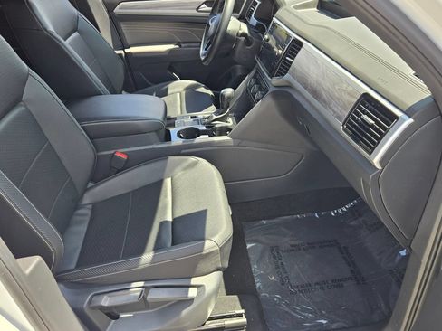 Certified 2022 Volkswagen Atlas Cross Sport SE FWD image 19