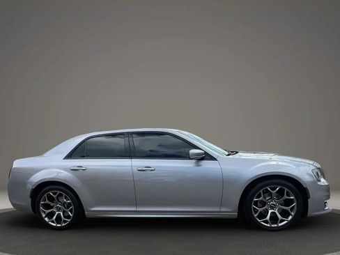 Used 2018 Chrysler 300 S w/ 300S Premium Group RWD image 4