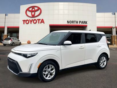 Used 2025 Kia Soul LX w/ LX Technology Package