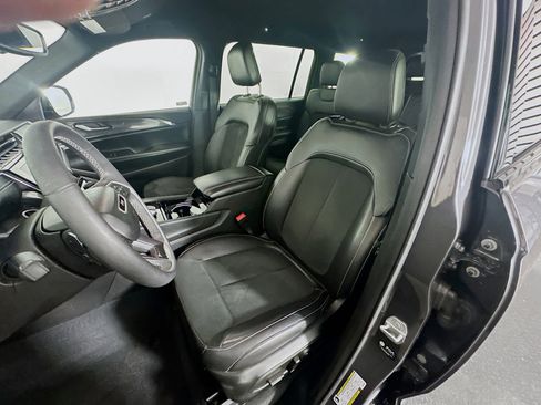 Used 2023 Jeep Grand Cherokee L Laredo RWD image 13