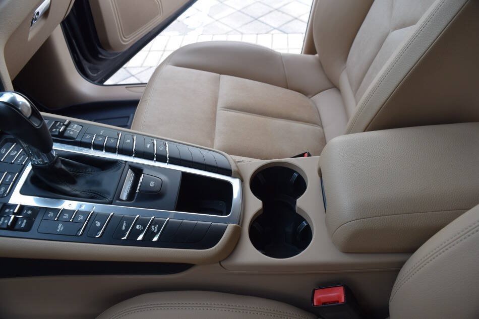 Used 2019 Porsche Macan AWD/4WD image 57